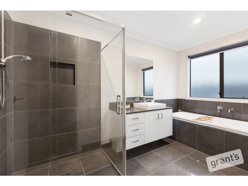 13 Chevrolet Road, Cranbourne East VIC 3977