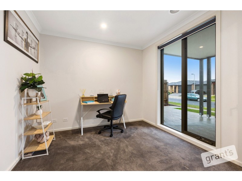 13 Chevrolet Road, Cranbourne East VIC 3977
