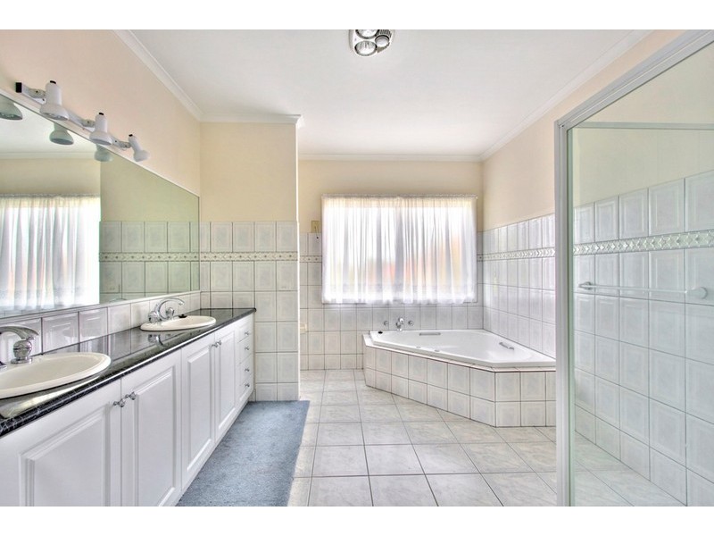 50 Springfield Drive, Narre Warren VIC 3805