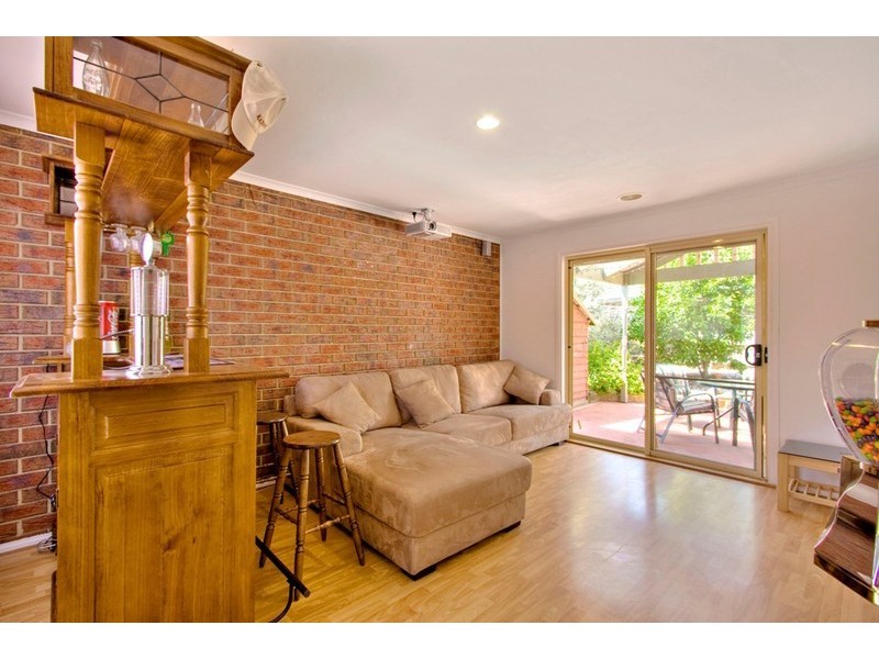 8 Scarborough Drive, Narre Warren South VIC 3805