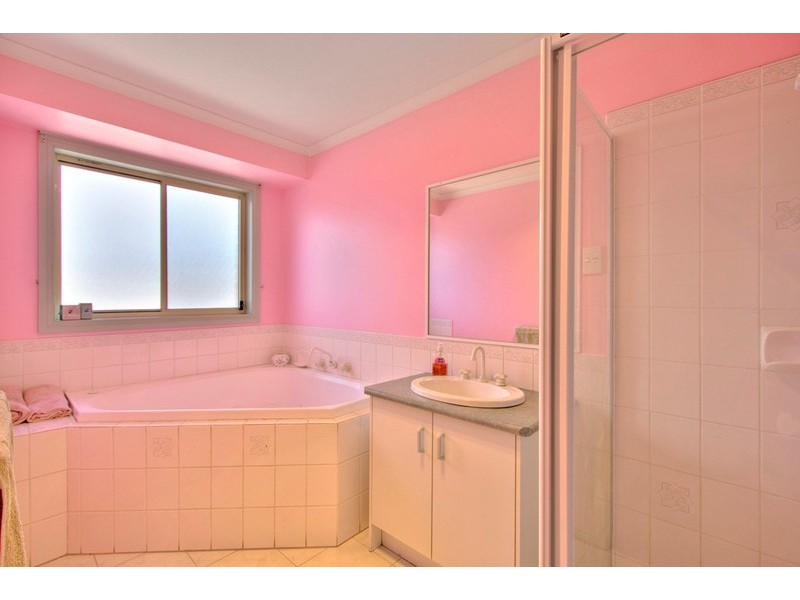 8 Scarborough Drive, Narre Warren South VIC 3805