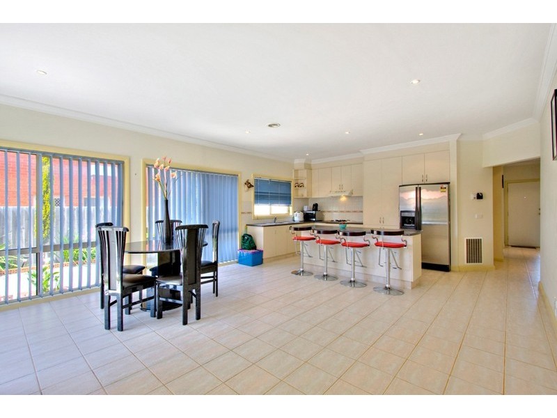 8 Stream Walk, Hallam VIC 3803