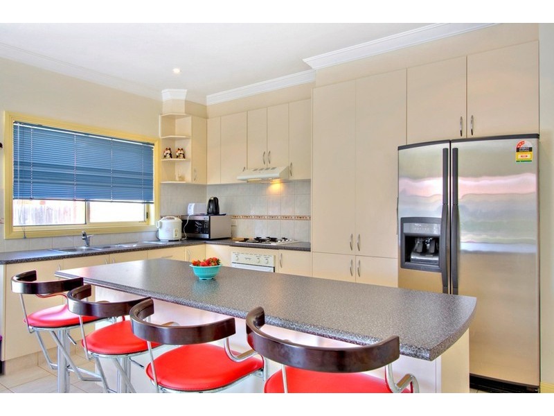 8 Stream Walk, Hallam VIC 3803