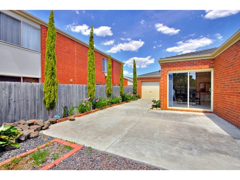 8 Stream Walk, Hallam VIC 3803