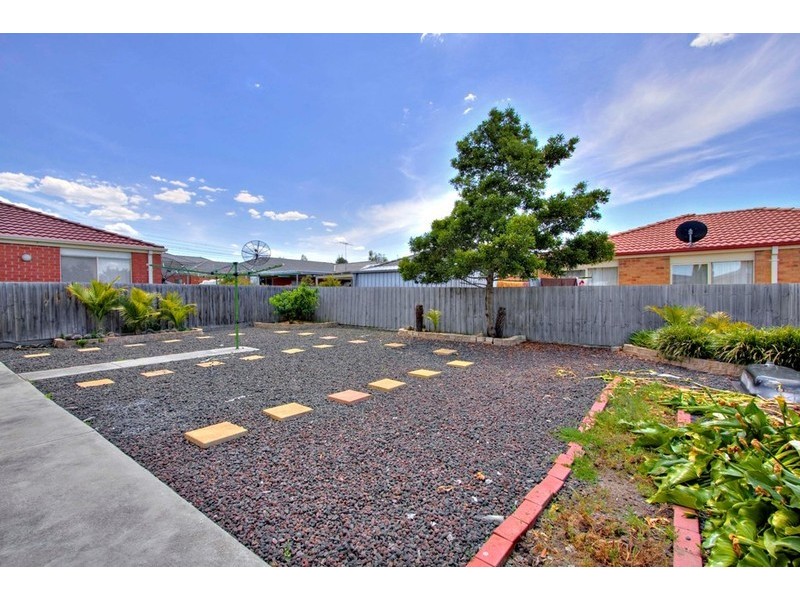 8 Stream Walk, Hallam VIC 3803