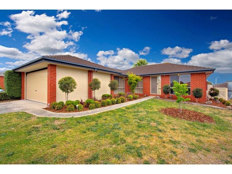 17 Plough Rise, Narre Warren South VIC 3805