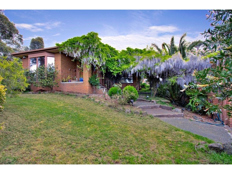 10-12 Innes Court, Berwick VIC 3806