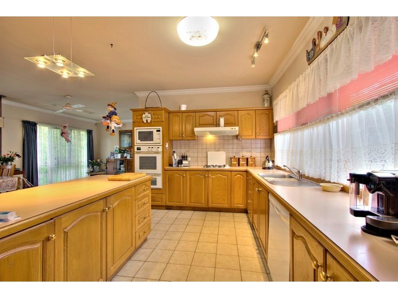 10-12 Innes Court, Berwick VIC 3806
