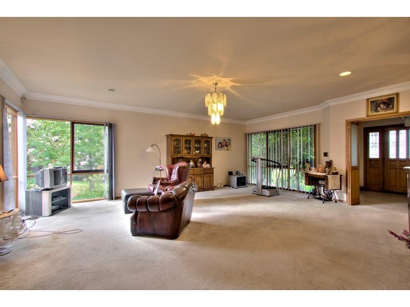 10-12 Innes Court, Berwick VIC 3806