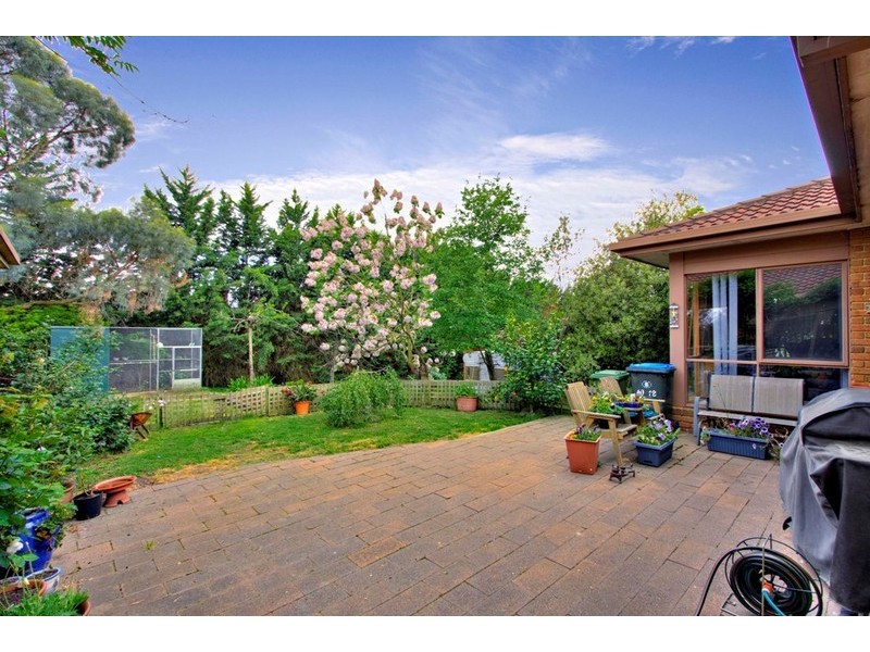 10-12 Innes Court, Berwick VIC 3806