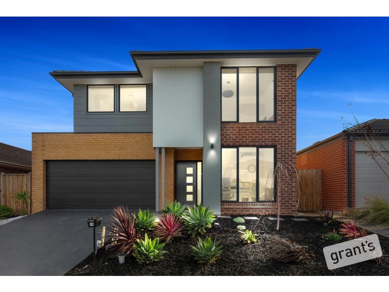 18 Everard Avenue, Clyde North VIC 3978