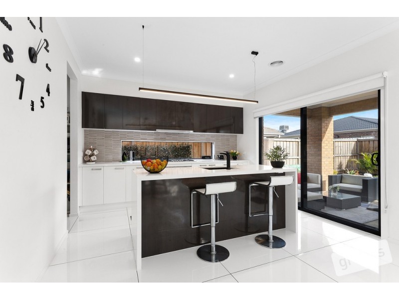 18 Everard Avenue, Clyde North VIC 3978