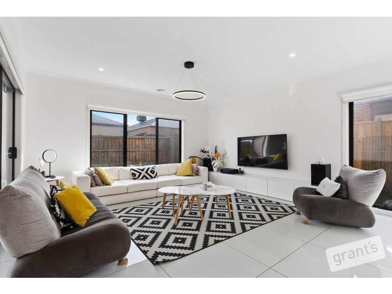 18 Everard Avenue, Clyde North VIC 3978