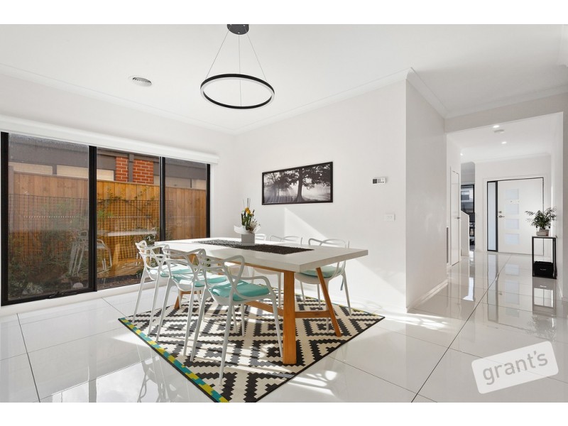 18 Everard Avenue, Clyde North VIC 3978