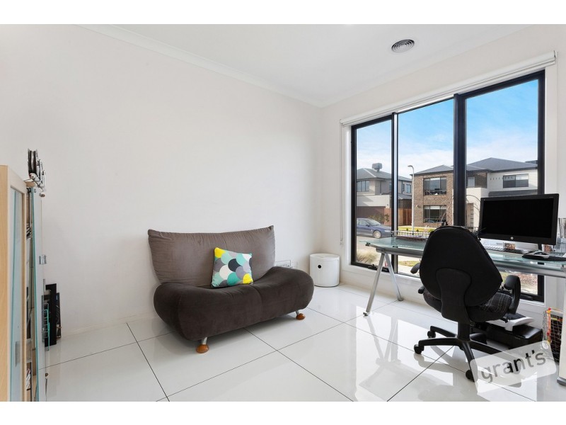 18 Everard Avenue, Clyde North VIC 3978