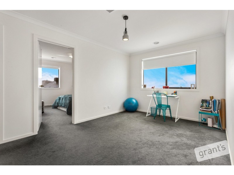 18 Everard Avenue, Clyde North VIC 3978