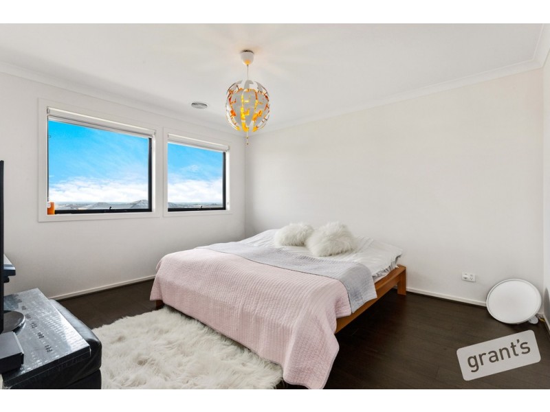 18 Everard Avenue, Clyde North VIC 3978