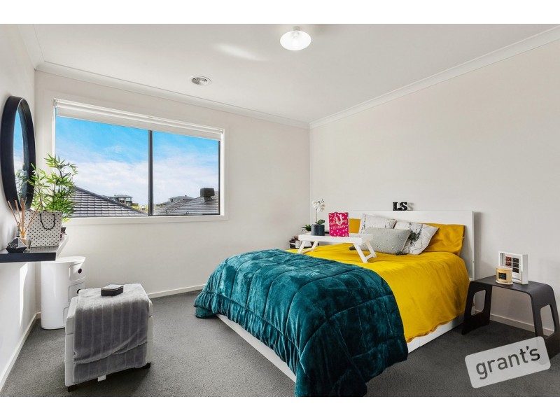 18 Everard Avenue, Clyde North VIC 3978