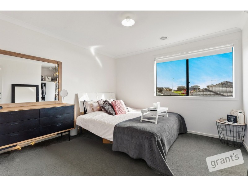 18 Everard Avenue, Clyde North VIC 3978