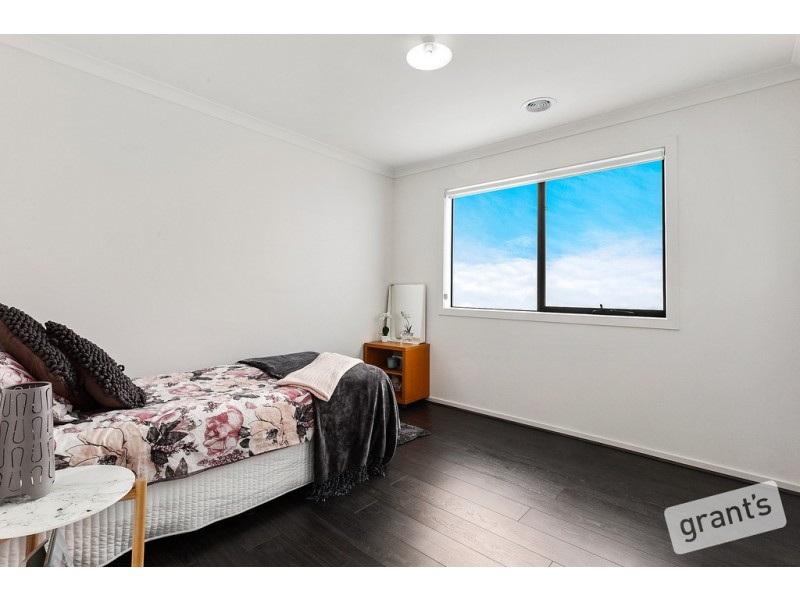 18 Everard Avenue, Clyde North VIC 3978