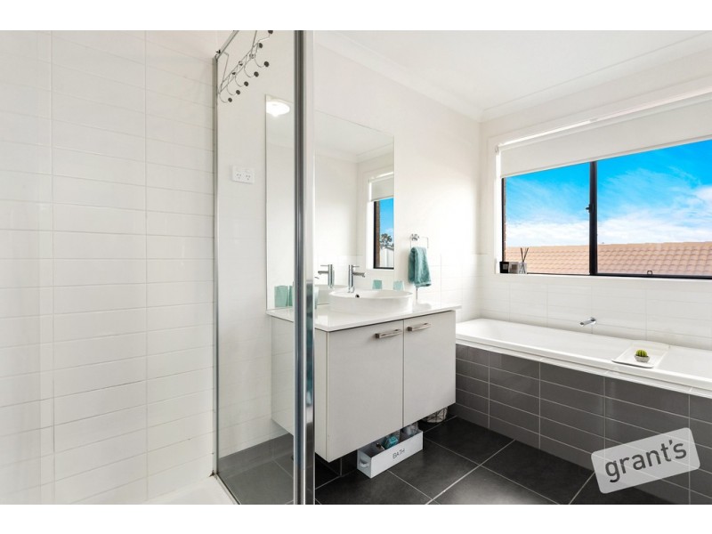 18 Everard Avenue, Clyde North VIC 3978