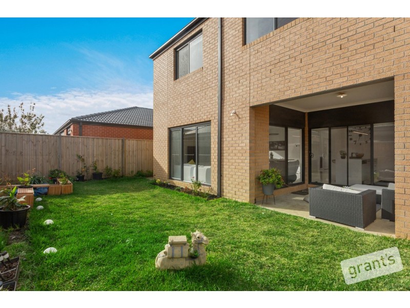 18 Everard Avenue, Clyde North VIC 3978