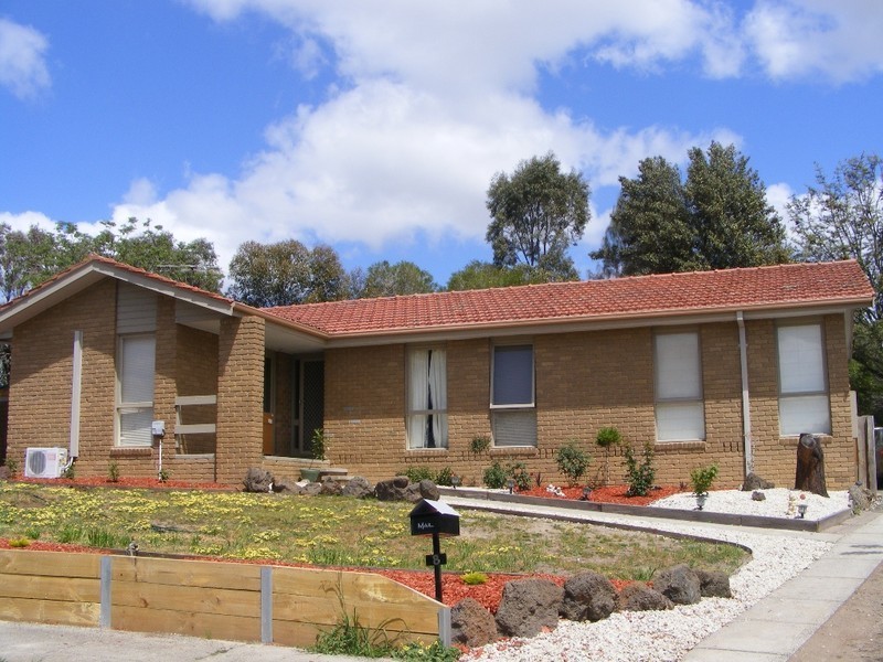 8 Mahon Crescent, Narre Warren VIC 3805