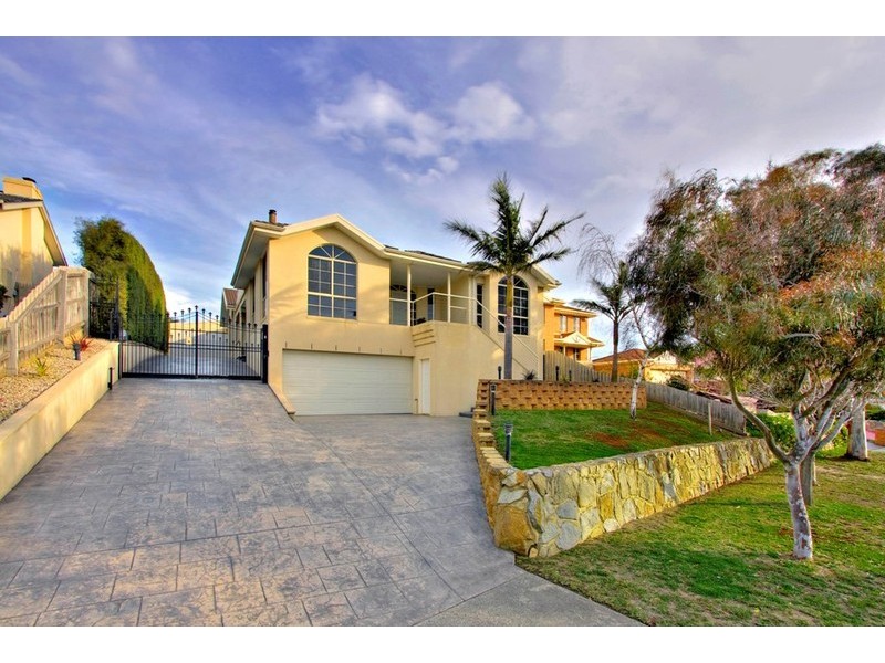 4 Valley View Crescent, Berwick VIC 3806