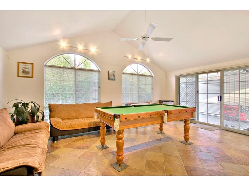 4 Valley View Crescent, Berwick VIC 3806