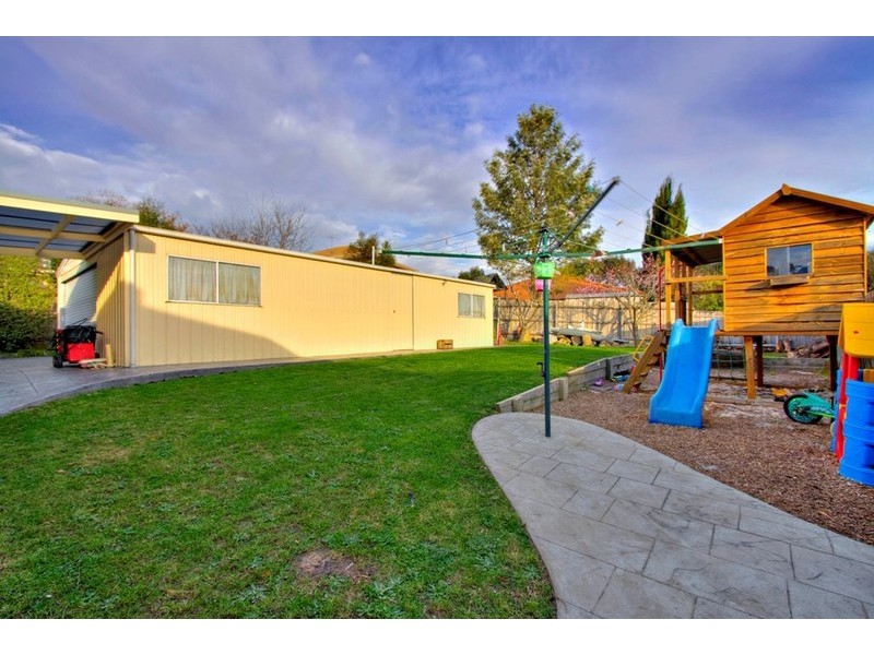 4 Valley View Crescent, Berwick VIC 3806