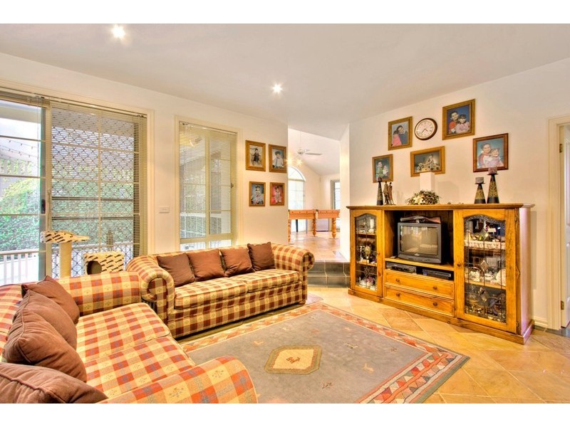 4 Valley View Crescent, Berwick VIC 3806