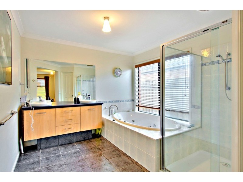 31 Norwegian Way, Narre Warren South VIC 3805