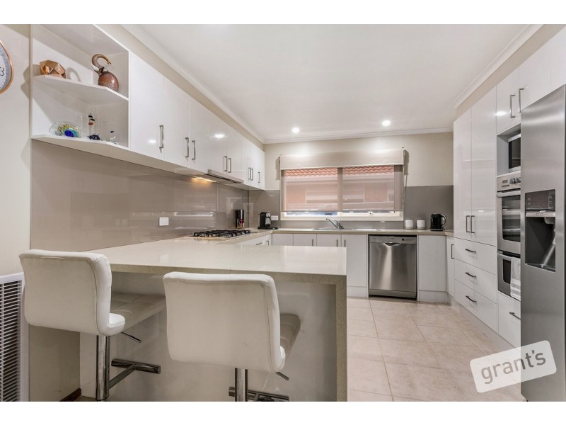 8 Kendall Drive, Narre Warren VIC 3805