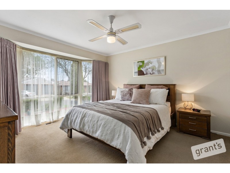 8 Kendall Drive, Narre Warren VIC 3805