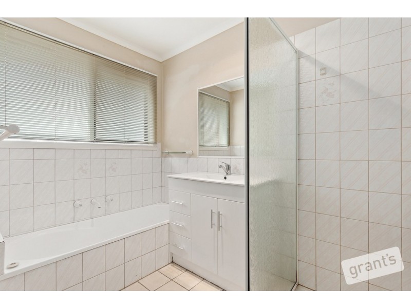 8 Kendall Drive, Narre Warren VIC 3805