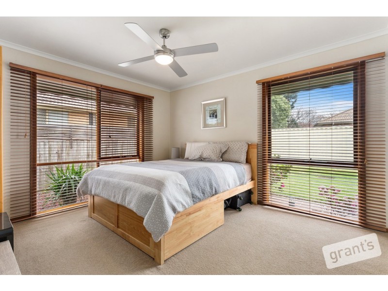 8 Kendall Drive, Narre Warren VIC 3805