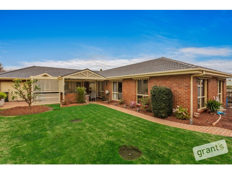 8 Kendall Drive, Narre Warren VIC 3805