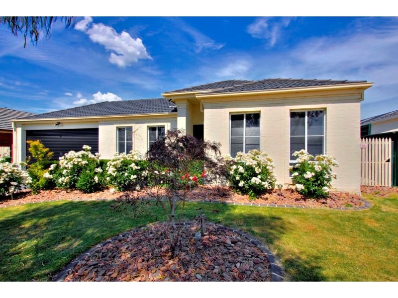 12 Hallmark Drive, Narre Warren South VIC 3805