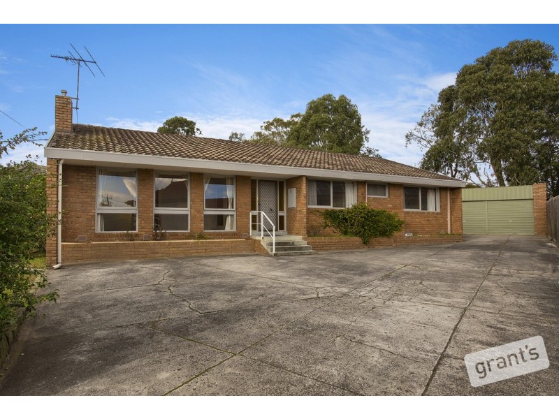 8 Fountain Drive, Narre Warren VIC 3805