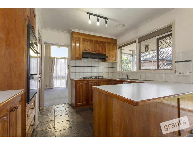 8 Fountain Drive, Narre Warren VIC 3805