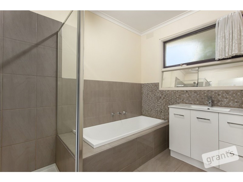 8 Fountain Drive, Narre Warren VIC 3805