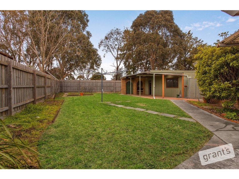 8 Fountain Drive, Narre Warren VIC 3805