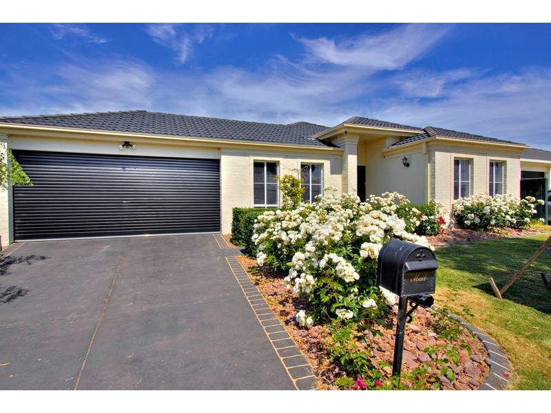 12 Hallmark Drive, Narre Warren South VIC 3805