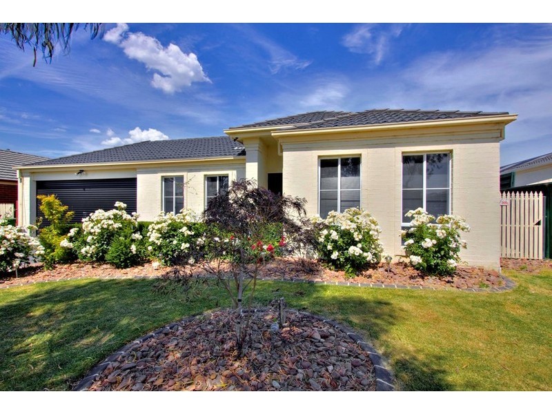 12 Hallmark Drive, Narre Warren South VIC 3805