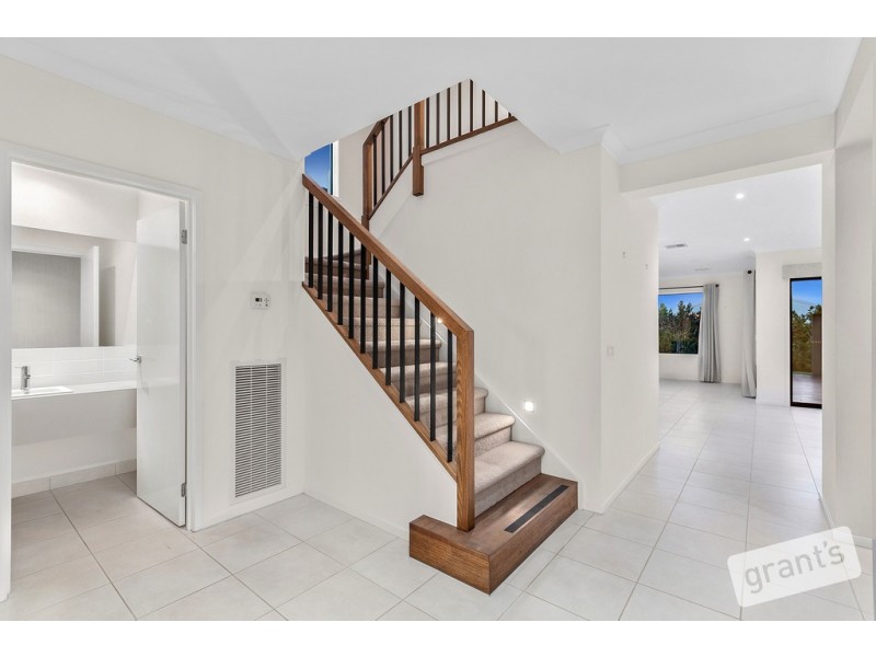 18 Welsh Crescent, Clyde North VIC 3978