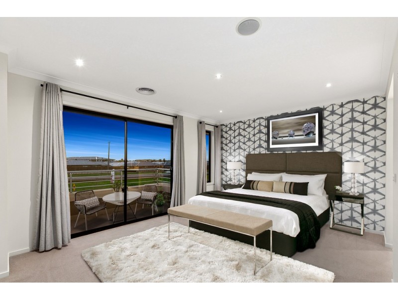 18 Welsh Crescent, Clyde North VIC 3978