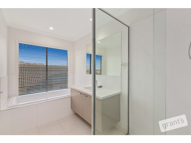 18 Welsh Crescent, Clyde North VIC 3978