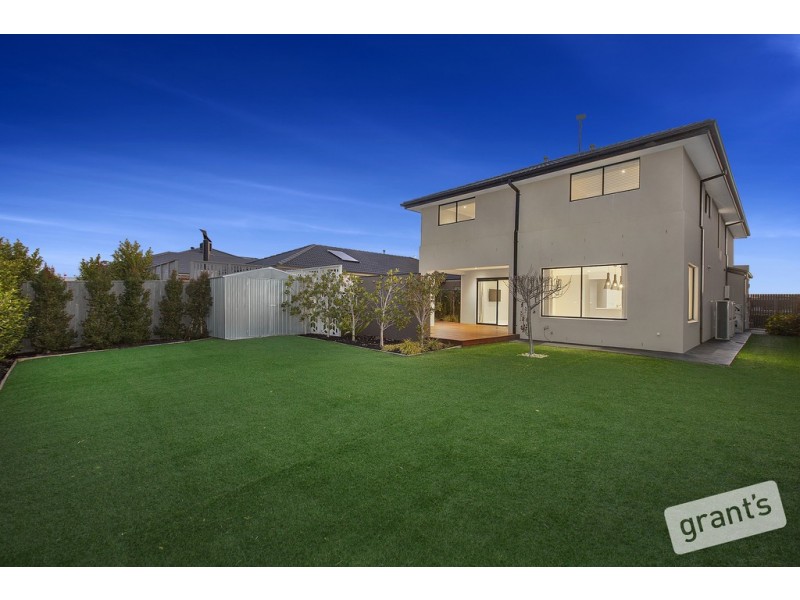 18 Welsh Crescent, Clyde North VIC 3978