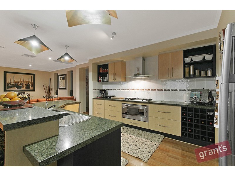 16 Longfield Way, Narre Warren South VIC 3805