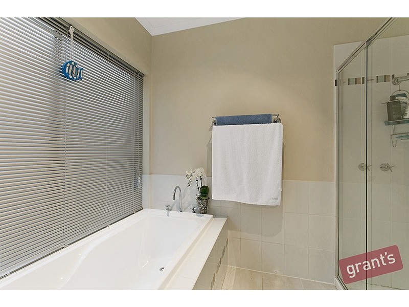 16 Longfield Way, Narre Warren South VIC 3805